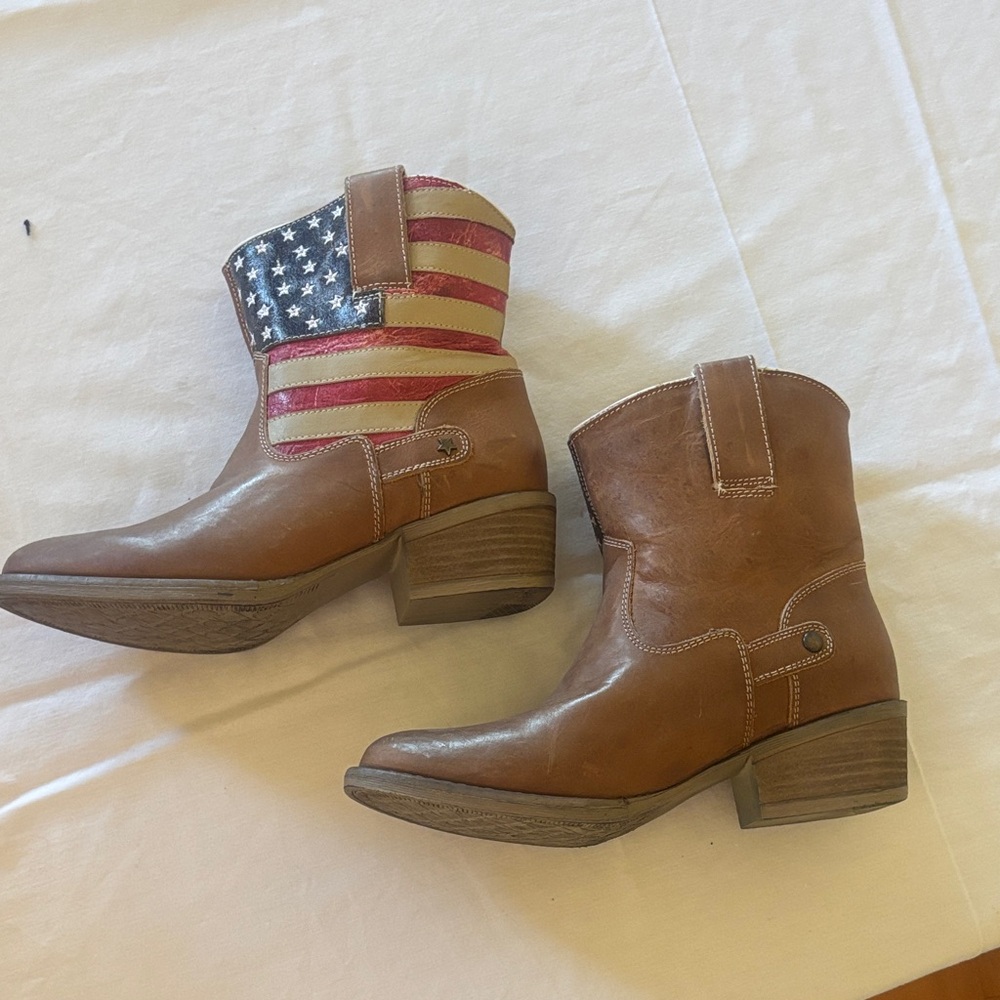 Patriotic Brown Ankle Boots with Flag Design